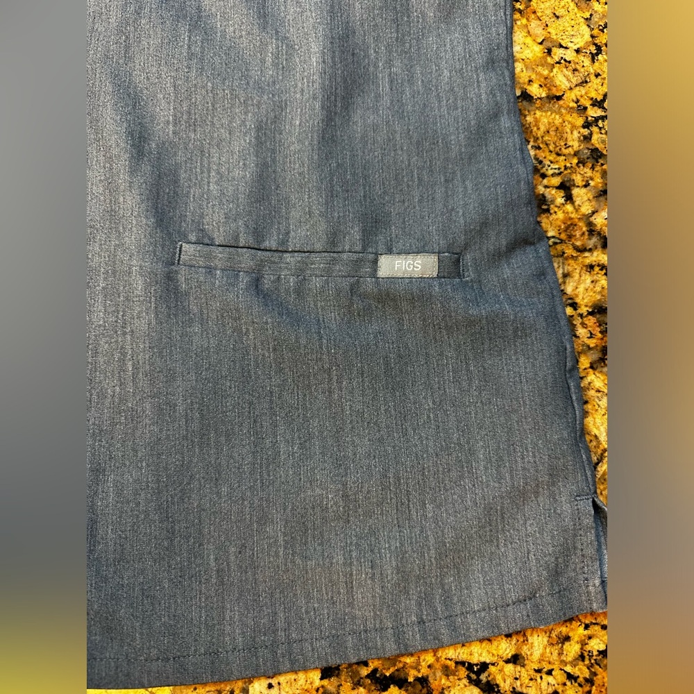 Figs Casma Three-Pocket Scrub Top sz XS - Picture 3 of 4